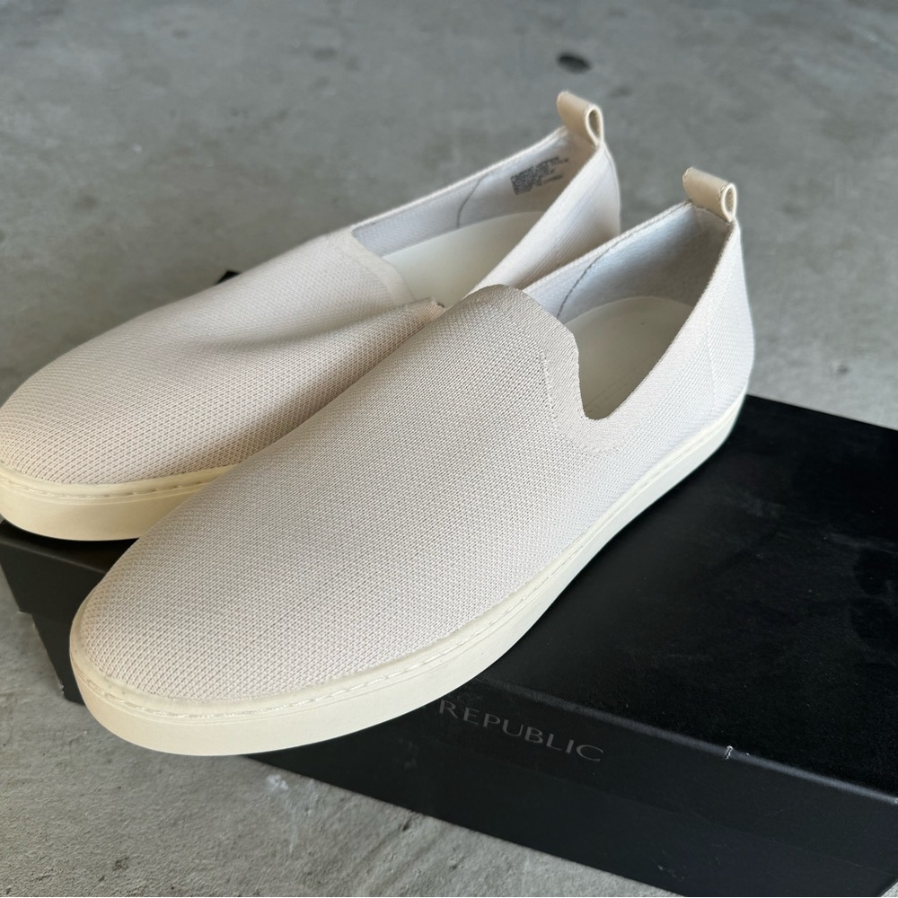 Cream Slip on sneaker